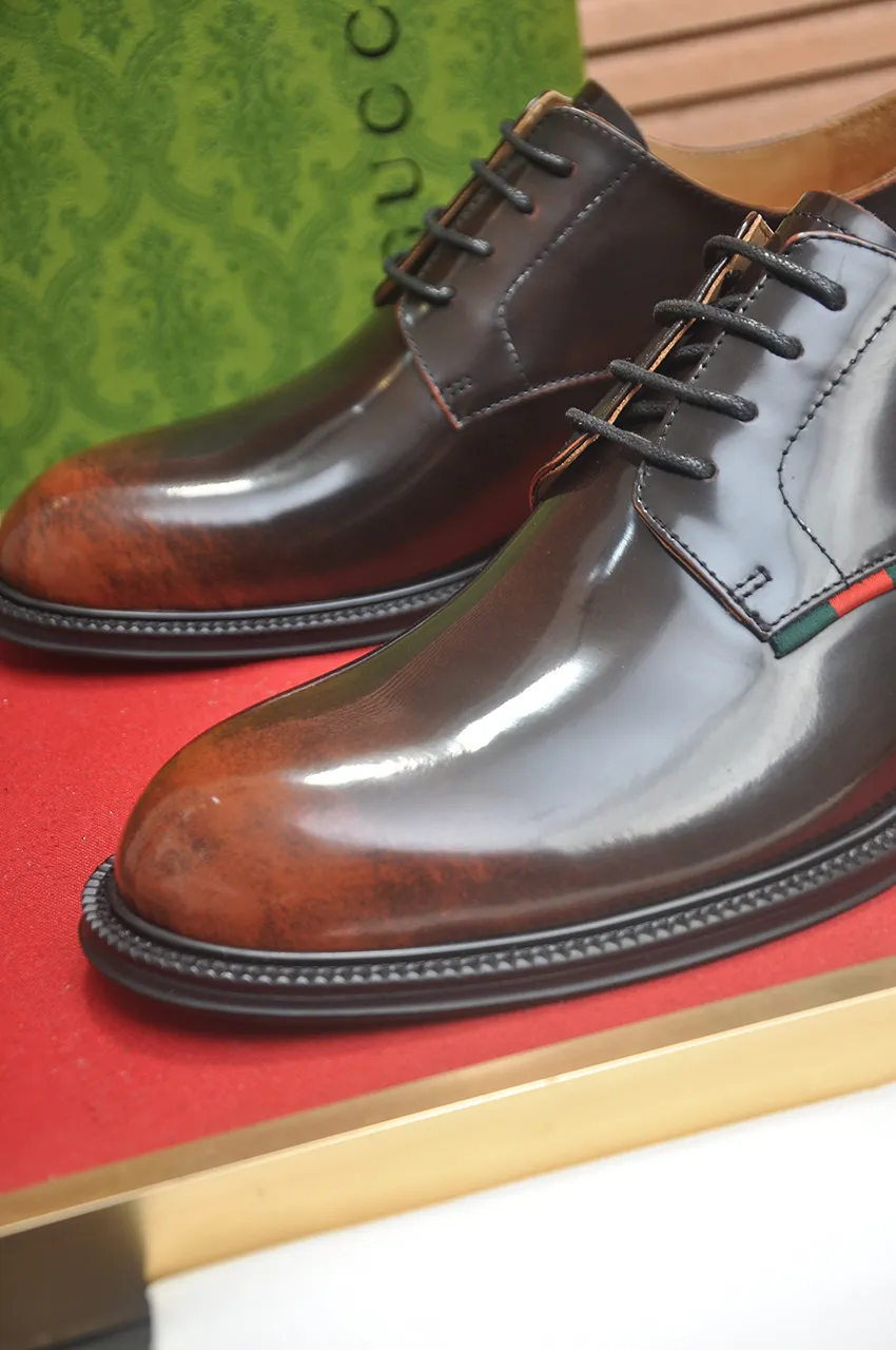Men's shoes💰500💶Italy's top luxury men's shoe giant (GUCCI) (Gucci) (full cowhide lining) new arrival🍃Original European style🔰 Pleasant to the eye😍In order to make the shoes more durable and non-deformable🌀The production continues to follow traditional methods but there is still no lack of innovation💪Choose original sheepskin for the leather♻️ Smooth and natural And extra bright ⭐Made of imported cowhide, the first choice of rich people 38-45 (45 customized)